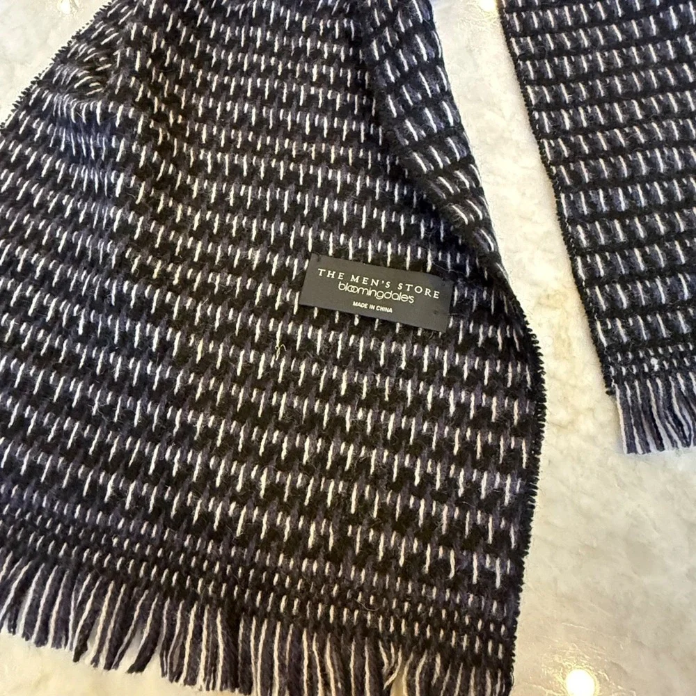 Bloomingdale's The Men's Store Cashmere/Wool Blend Neck Scarf Black/White Fringe